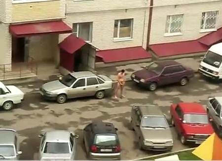 ロシアで屋外全裸オナニー
