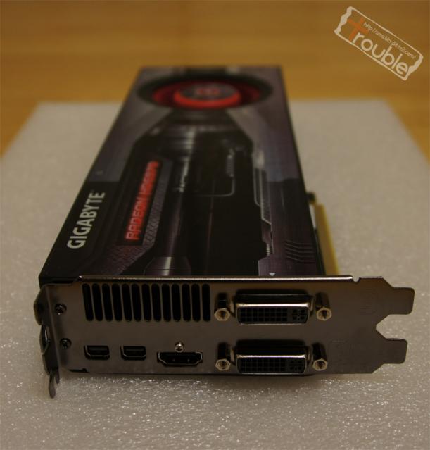 Radeon_HD_6970__02.jpg