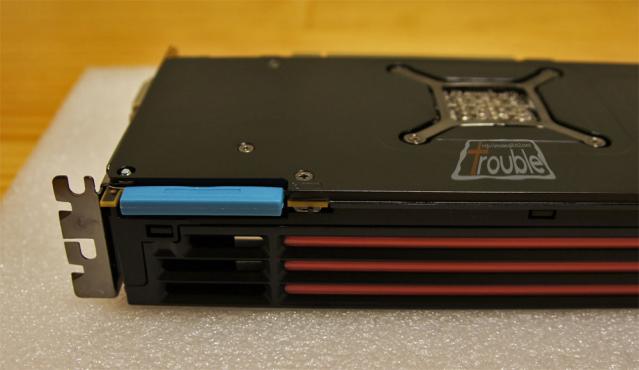 Radeon_HD_6970__04.jpg