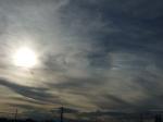 これは彩雲(虹雲)でしょうか、それとも環天頂アークでしょうか。