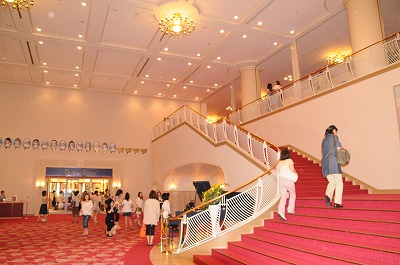 エントランスは記念撮影場