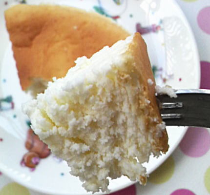 低カロリーなダイエット食品の「ローカロ生活」のチーズケーキ