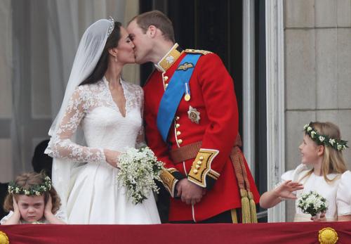 271025-britain-royal-wedding-12.jpg