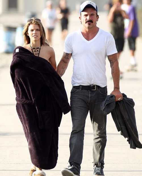 AnnaLynne-McCord-Is-Dating-Dominic-Purcell-2.jpg