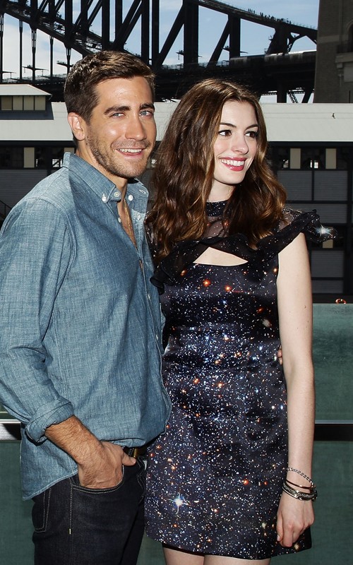 anne-hathaway-jake-gyllenhaal-love-and-other-drugs-press-sydeny-120610-04.jpg