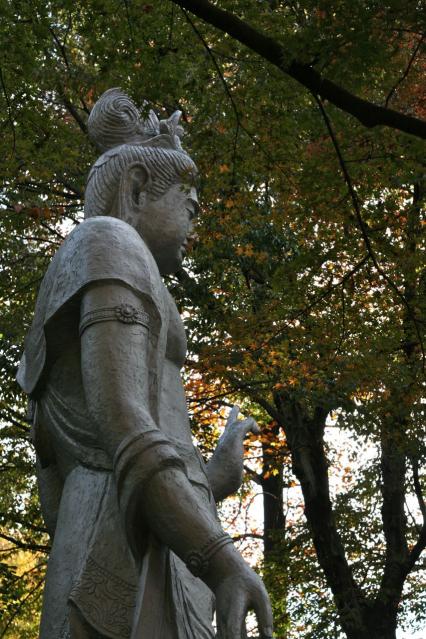 井の頭自然文化園の彫刻館のそばの彫像1178