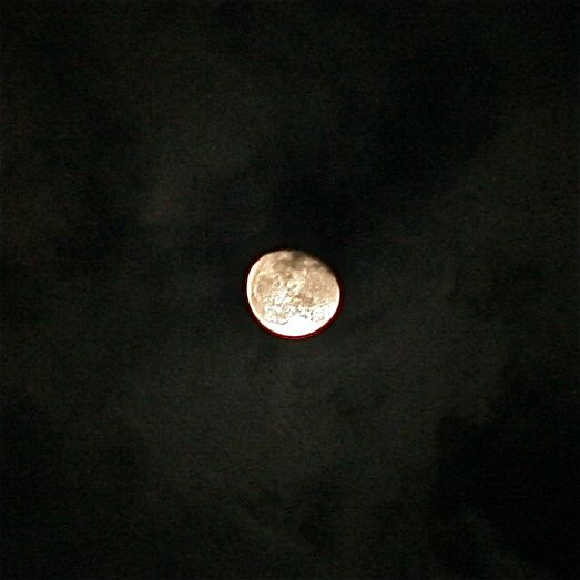 掛川駅前で見た月