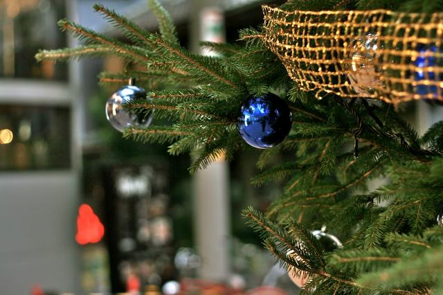 クリスマスツリーの青いボール