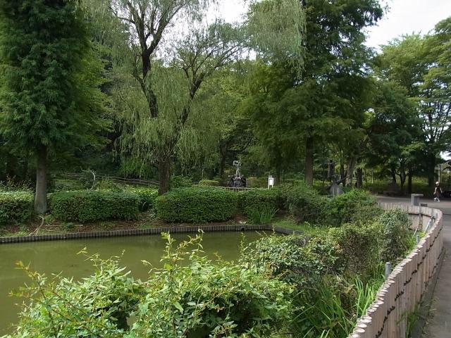 片倉城跡公園の池