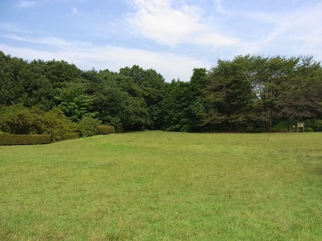 片倉城跡公園の二の丸広場奧からRICHO