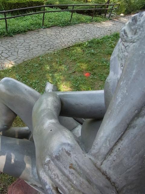 片倉城址公園の彫像1537