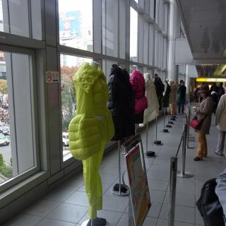 渋谷コンコースファッションショウR0017414