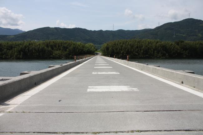 吉野川潜水橋