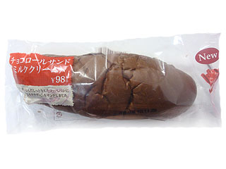 チョコロールサンド　ミルククリーム　伊藤製パン　@ファミリーマート