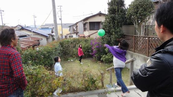 ボール遊び横
