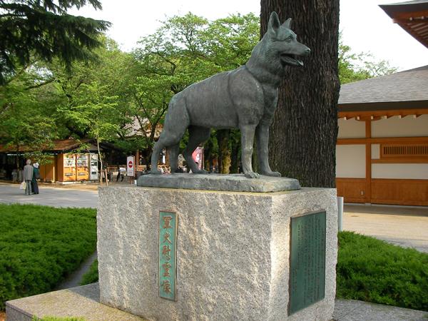 靖国神社の軍犬慰霊像