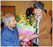 2011年10月27日 午前、岡山市倉敷市のホテルにて対面した茅原好子さんとオルガ・モルキナさん