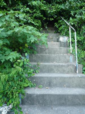 先の見えない階段