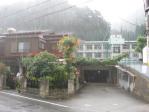小菅村役場前で雷雨