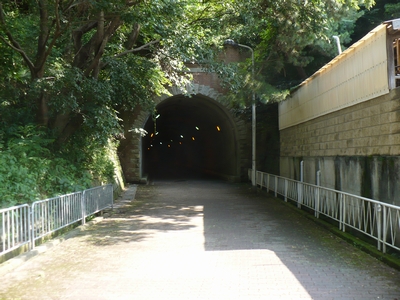 路面電車廃線跡トンネル