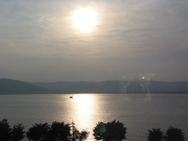 0604諏訪湖 (夕陽と白鳥号)
